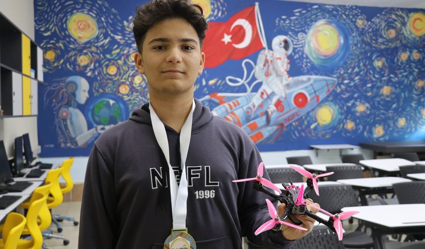 Kütahyalı lise öğrencisi uluslararası yarışmada sıfırdan dron yaparak şampiyon oldu