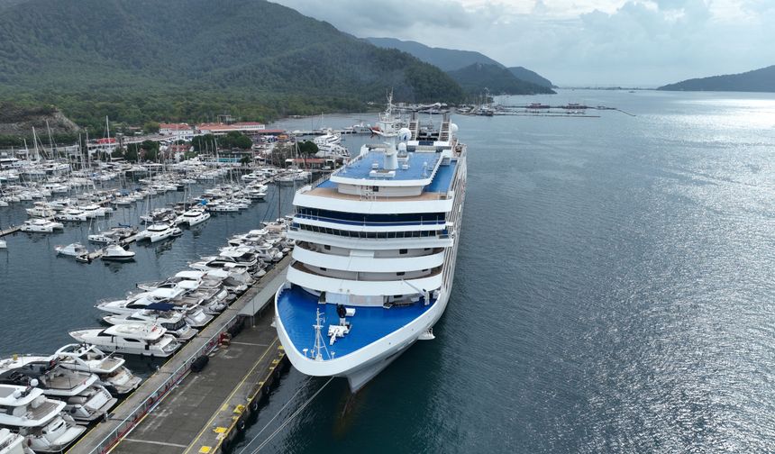 Marmaris'e 'Silver Muse' kruvaziyeriyle 580 turist geldi