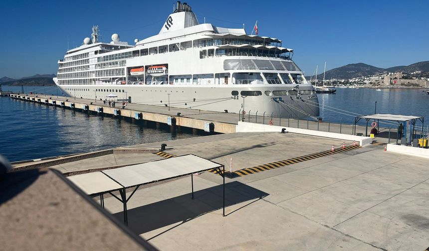 'Silver Whisper' kruvaziyeriyle Bodrum'a 340 turist geldi