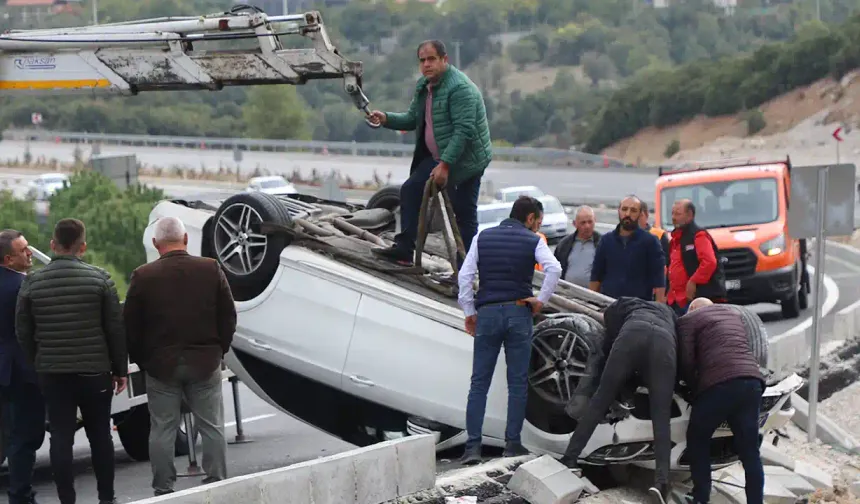 Pamukkale'de takla atan otomobildeki anne ve oğlu yaralandı