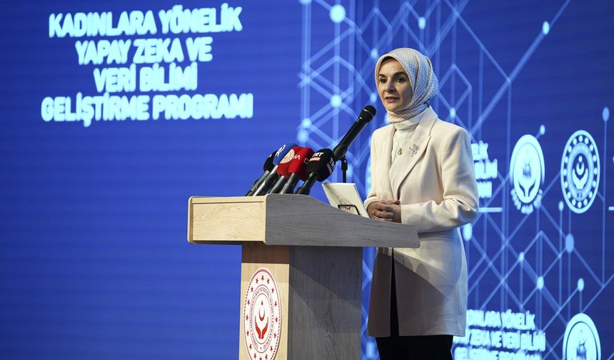 Bakan Göktaş, 'Kadınlara Yönelik Yapay Zeka ve Veri Geliştirme Programı'nda konuştu