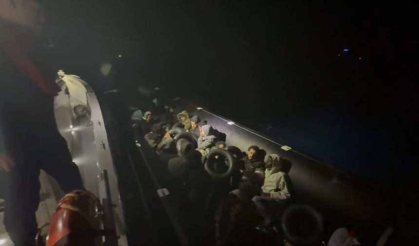 İzmir'de 37 düzensiz göçmen yakalandı, 33 düzensiz göçmen kurtarıldı