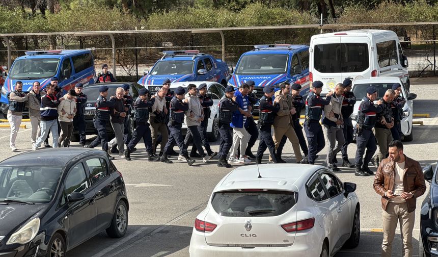 Muğla'da lastik botla yurt dışına kaçmaya çalışan 8'i FETÖ üyesi 9 şüpheli yakalandı