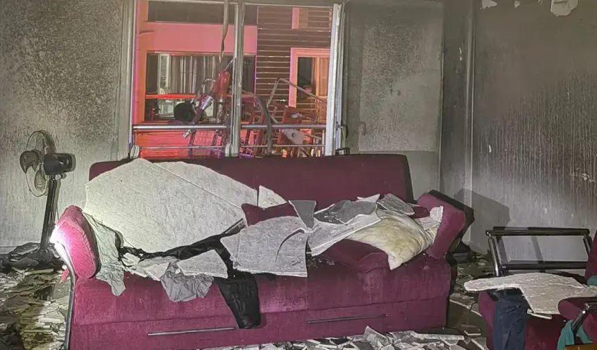 Eşme'de Apartmanın Birinci Katında Yangın Çıktı