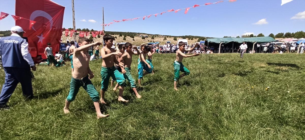 TOKAT - Geleneksel Çıkrık Köyü 6. Karakucak Güreşleri düzenlendi