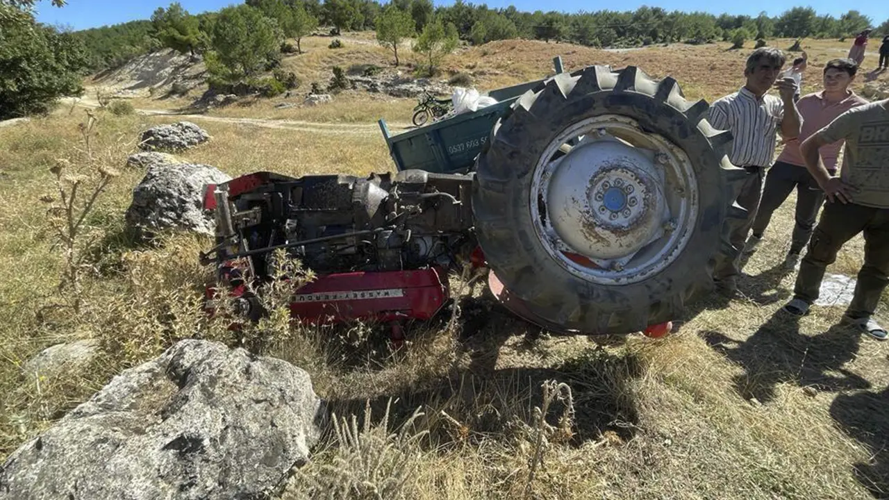 traktor-devrildi-banaz-resadiye-usakolay