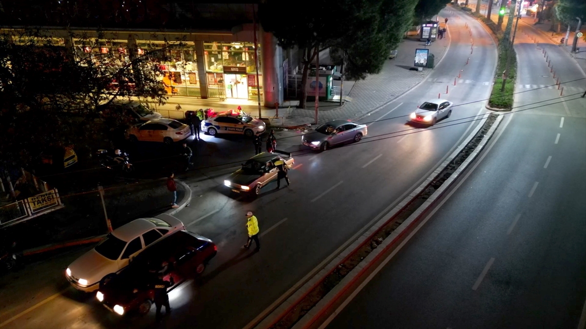 Balikesi̇r Yılbaşı Denetimlerinde 4 Şüpheli Yakalandı