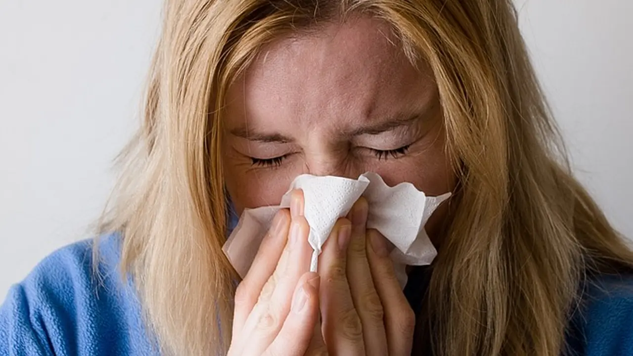 Burun tıkanıklığı, sıklıkla soğuk algınlığı, alerjik reaksiyonlar veya diğer solunum yolu enfeksiyonlarına bağlı olarak ortaya çıkan bir rahatsızlıktır. 