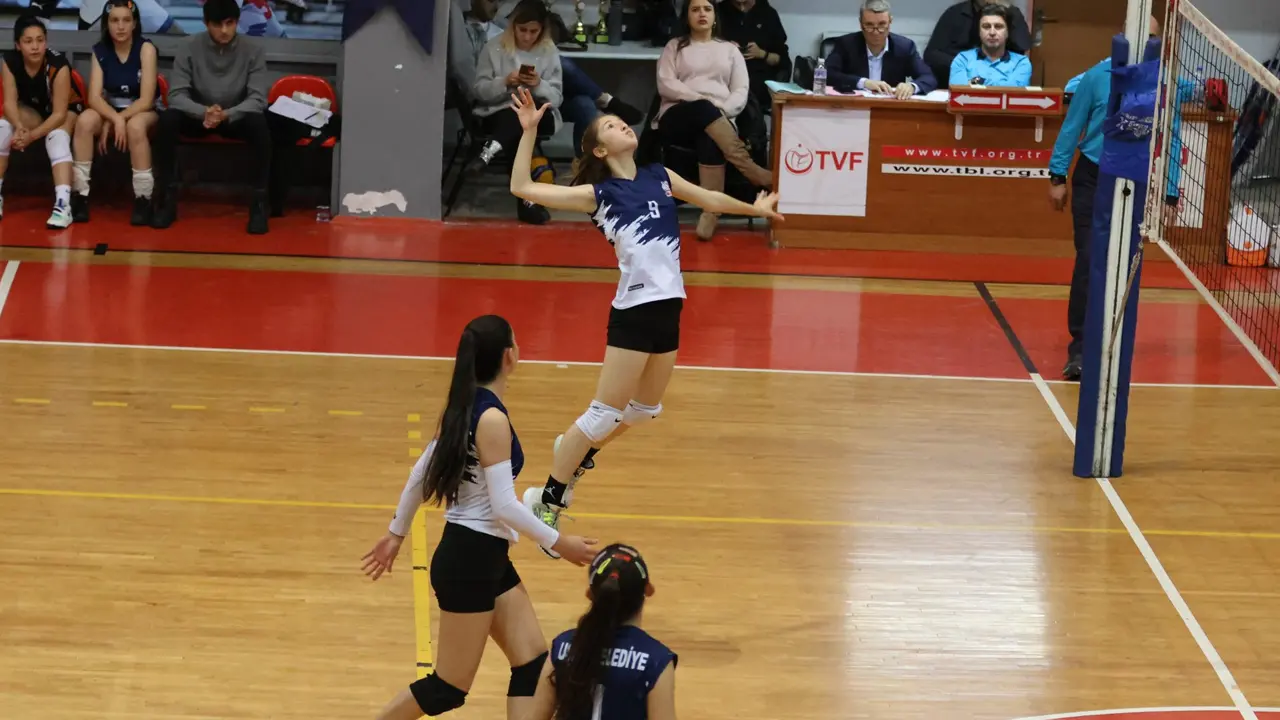 Voleybol Kız Usak Olay