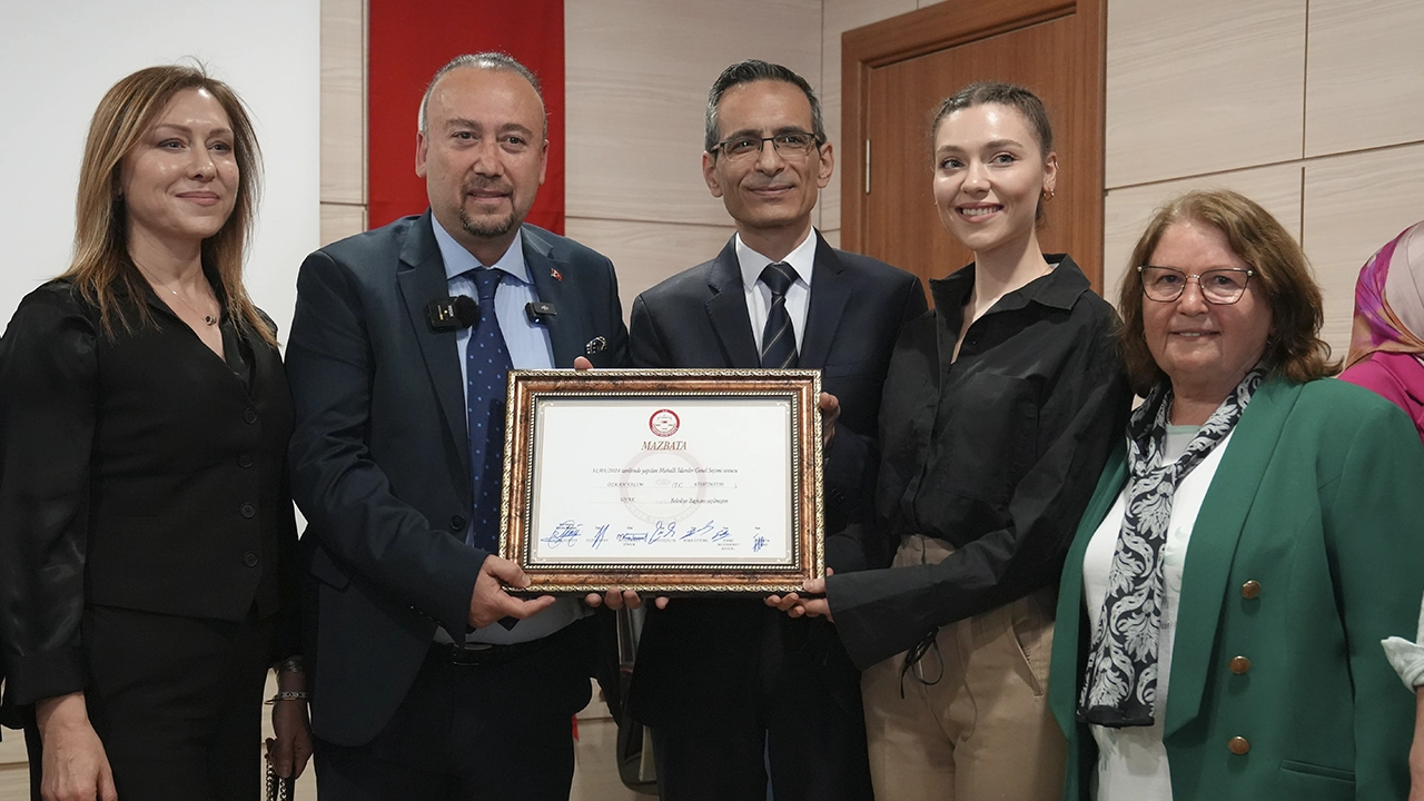 Özkan Yalım Mazbata Aldı Ailesiyle