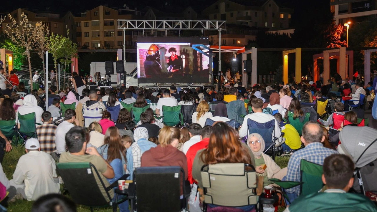 Uşak Atapark Açıkhava Sinema 1-1