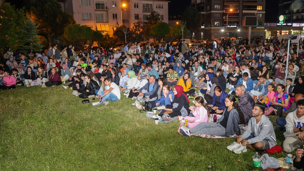 Uşak Atapark Açıkhava Sinema 7-1