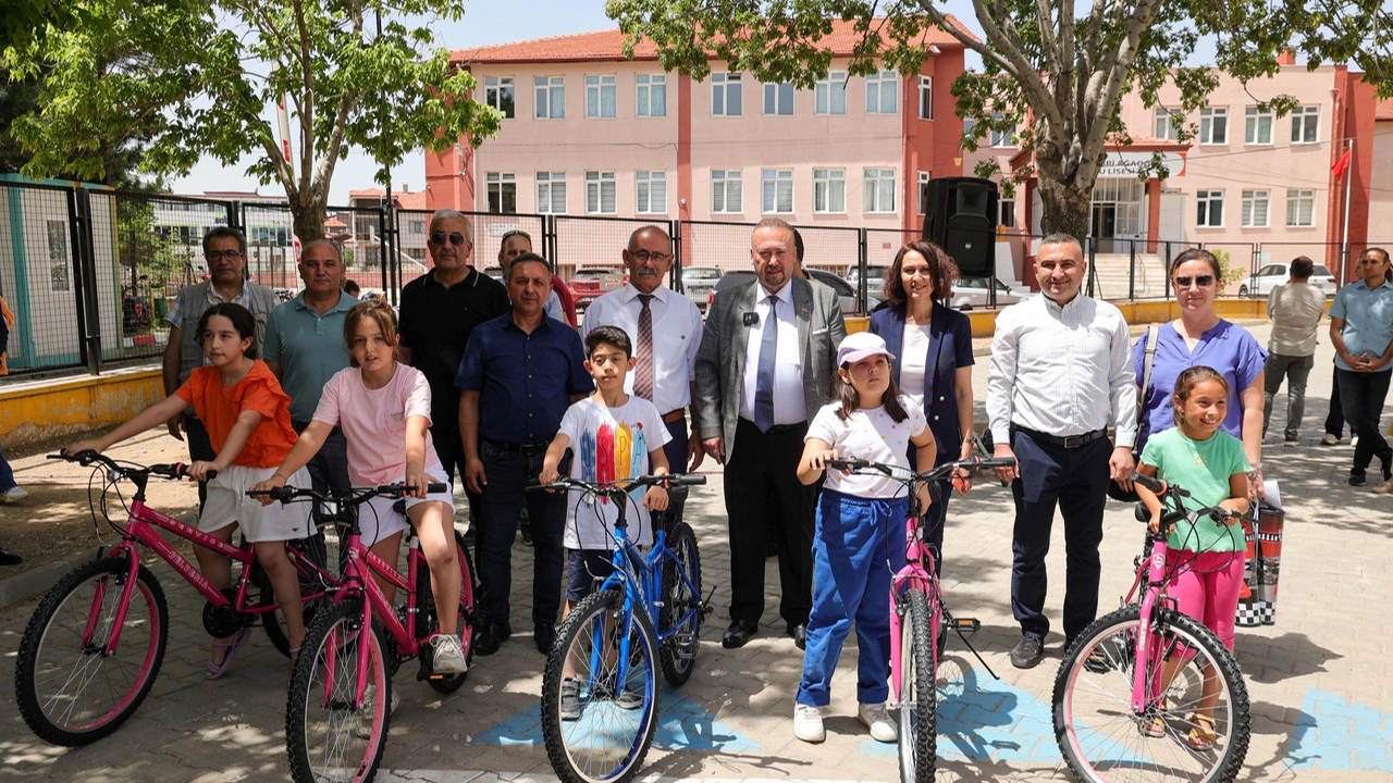 Uşak’ta Atık Pilleri Topladılar Bisikleti Kaptılar