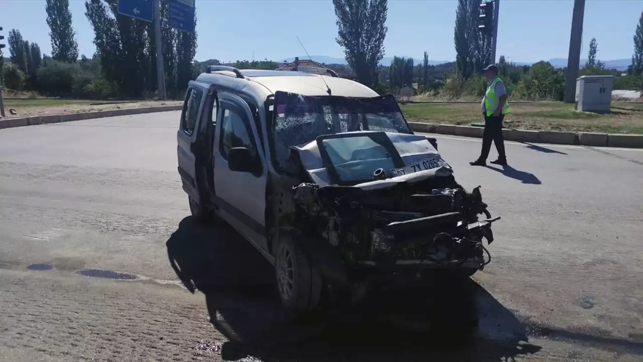 Uşak Kütahya Yolunda Acı Kaza Münire Kocabıyık Yaşamını Yitirdi 2 Min