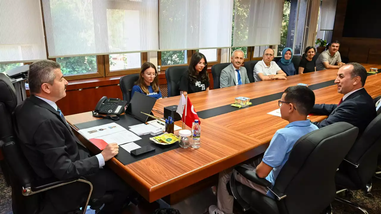 Uşakta Lgs Birincilerine Validen Çeyrek Altın 6 Min