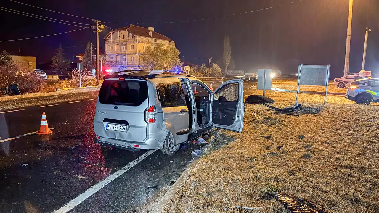 Banaz Trafik Kazası 1 Ölü 5 Yaralı 3