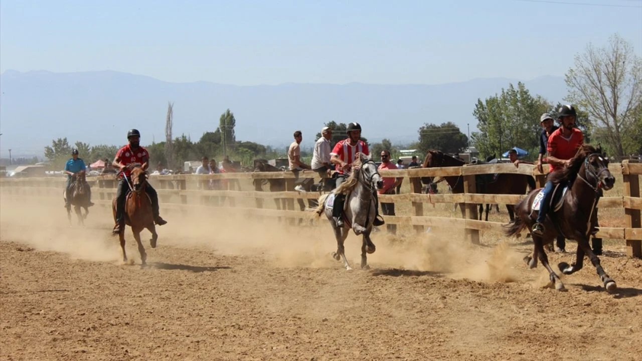 Odemiste Geleneksel Rahvan At Yarislari Yapildi