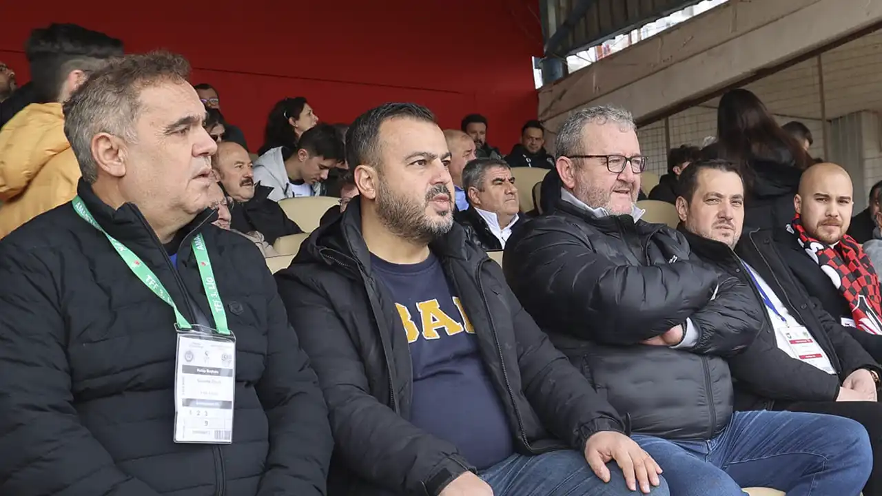 Uşak Chp’deki Ayrılık Tribünlere Yansıdı 2