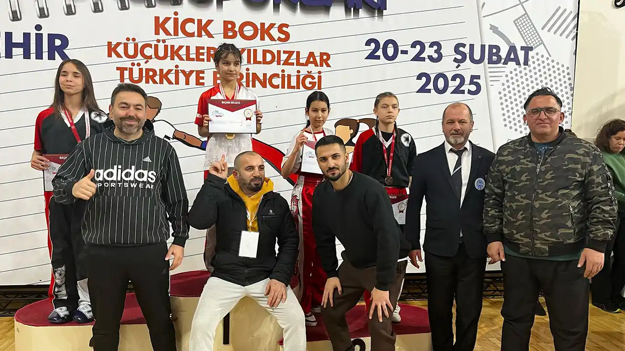 Usak Kick Boks Esme Madalya3