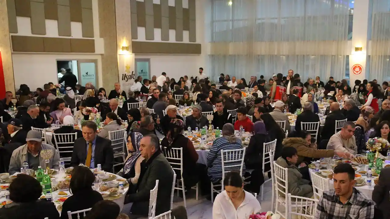 Vali Aktas Sehit Gazi Iftar Yemek2