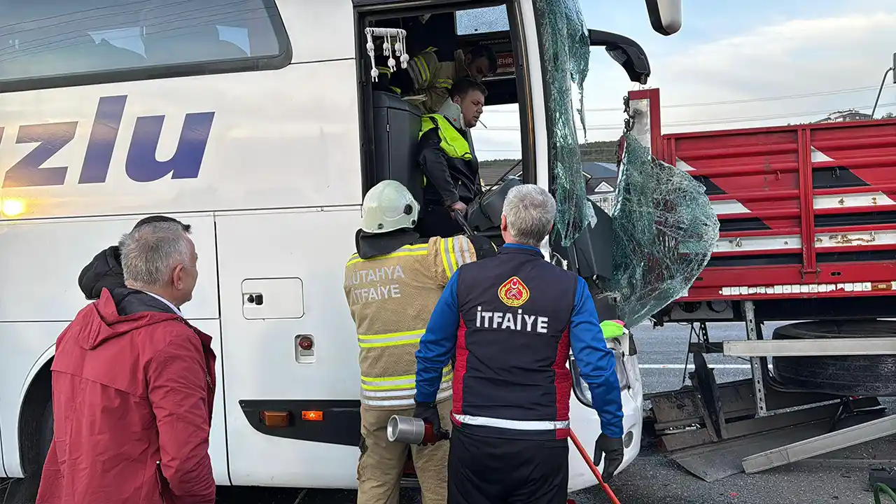 Yolcu Otobüsü Tır Kaza Usak Kütahya1