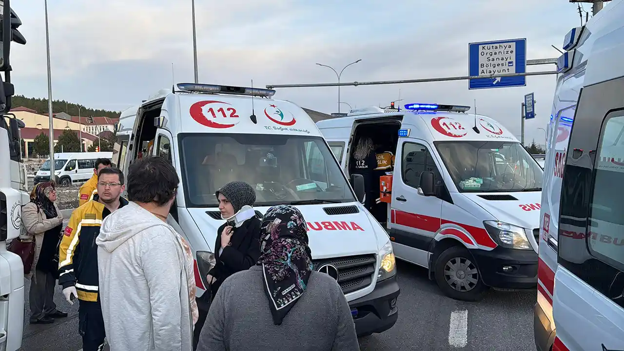 Yolcu Otobüsü Tır Kaza Usak Kütahya3