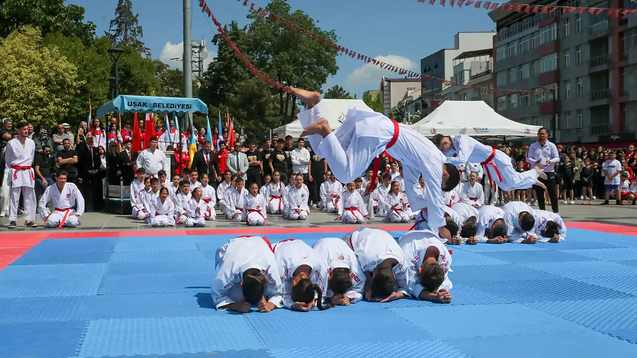 19 Mayıs Uşak Kutlama3