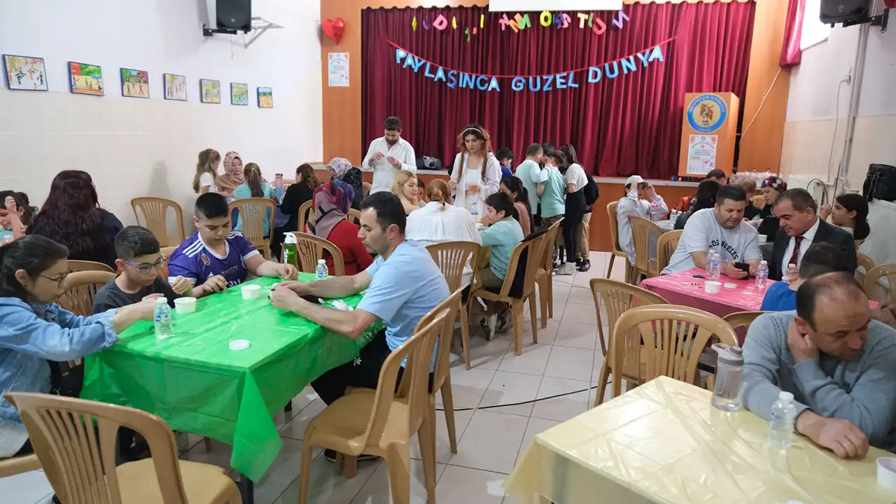 Uşak Minik Eller Takı3