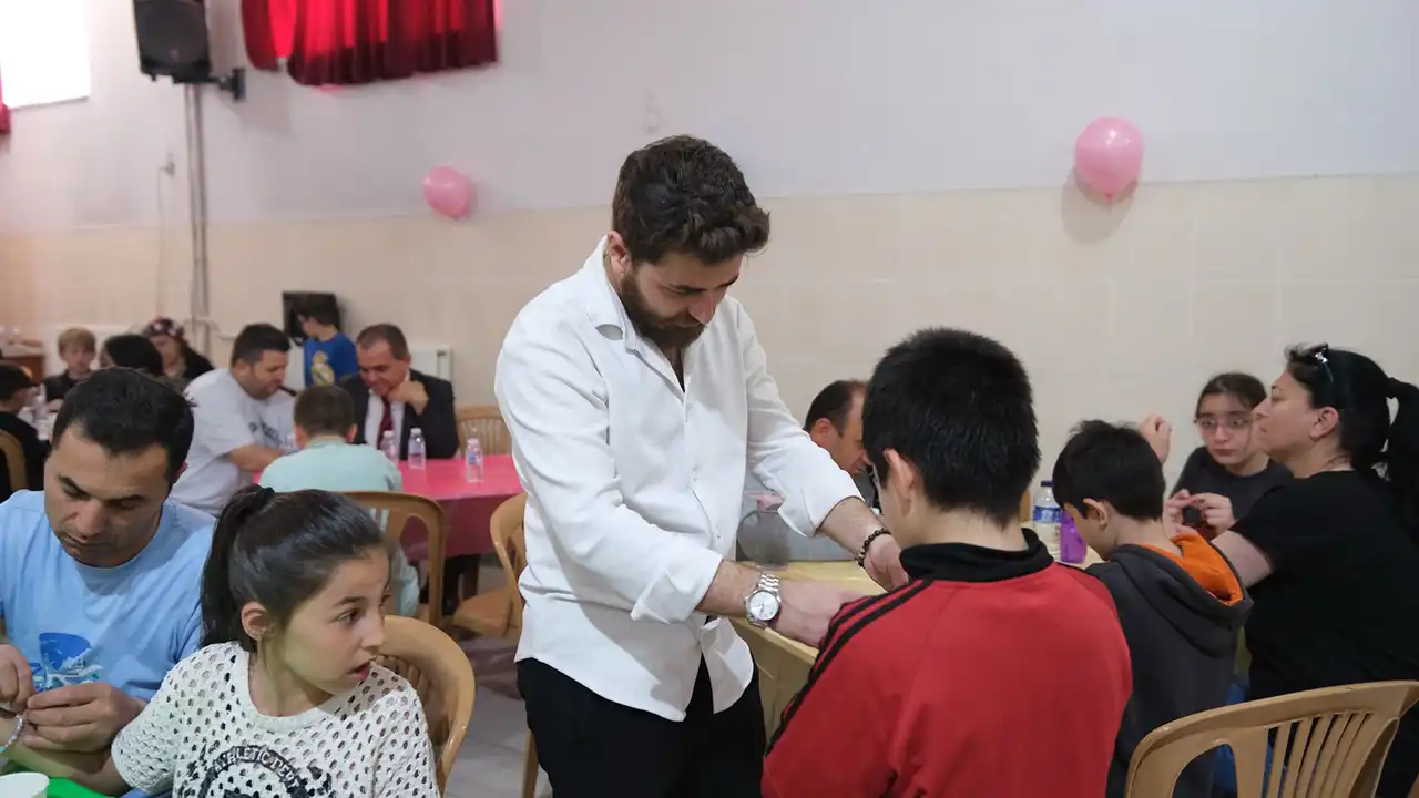 Uşak Minik Eller Takı5