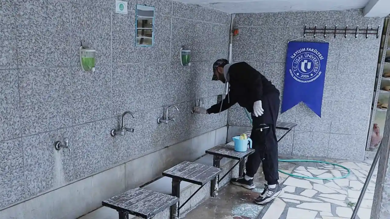 Usak Üni Cami Temizlik1