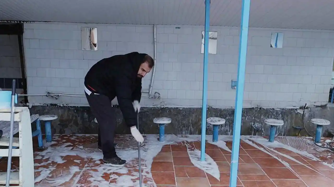 Usak Üni Cami Temizlik2