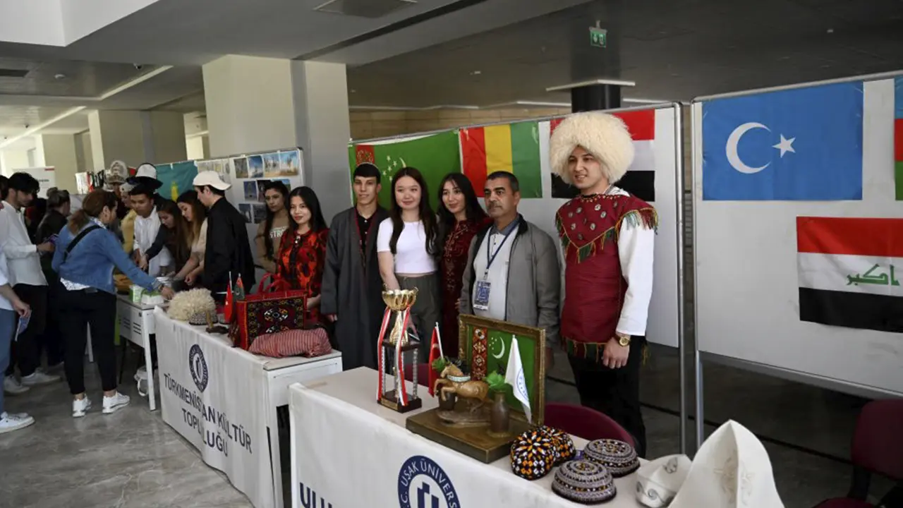 Uşak Üniversitesi’nde Kültürler Buluştu: 20 Ülkeden 70 Katılımcı! 2