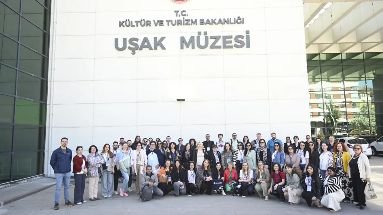 Uşak Üniversitesi’nde Kültürler Buluştu: 20 Ülkeden 70 Katılımcı!