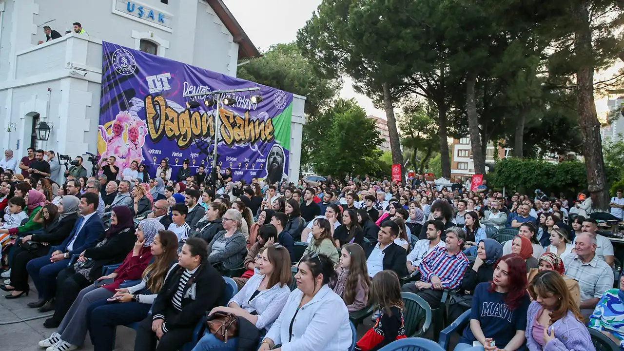Uşak Vagon Sahne Tiyatro2