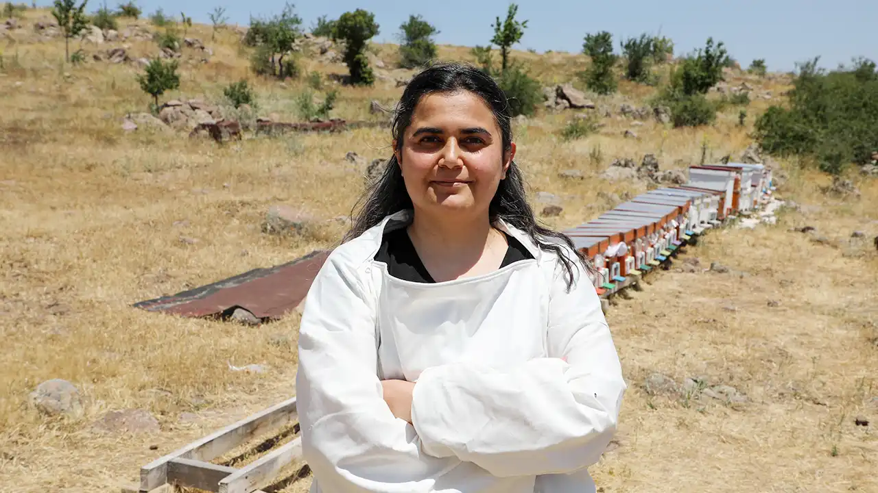 Esra Kocabaş Uşak Ana Arı3