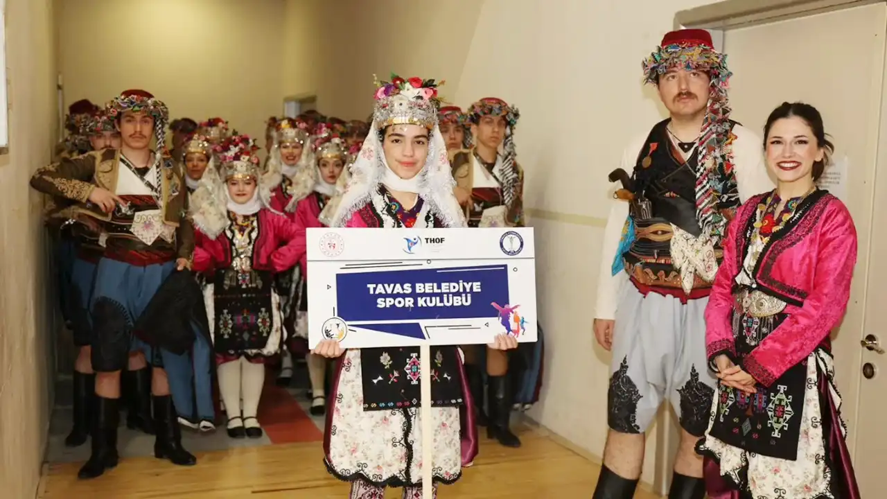Halk Oyunları Uşak Yarışma4