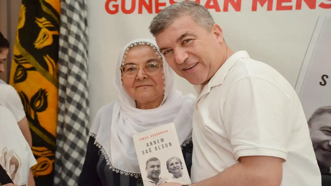 Ismail Küçükkaya Uşak Imza Günü3
