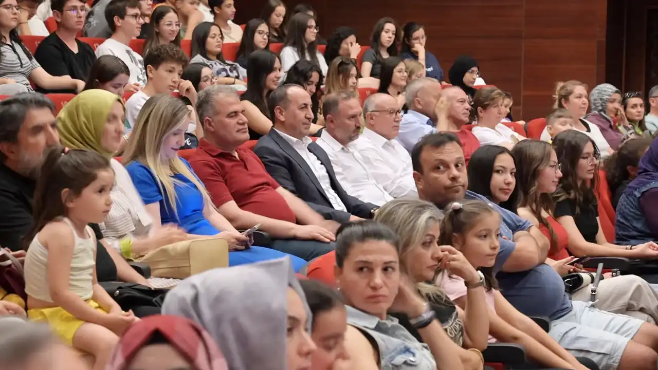 Uşak Fen Lisesi Cimri Tiyatro3