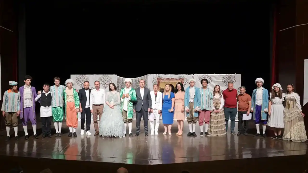 Uşak Fen Lisesi Cimri Tiyatro6