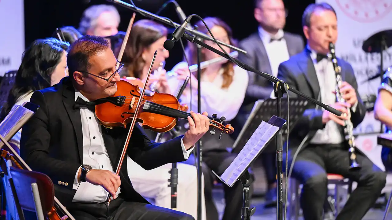 Uşak Maarif Konser Akm3