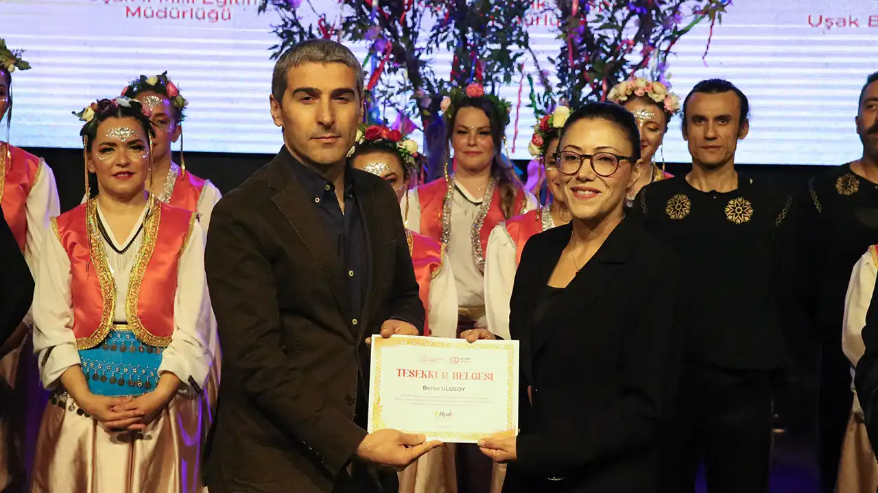 Uşak Öğretmen Dans Gösterisi1