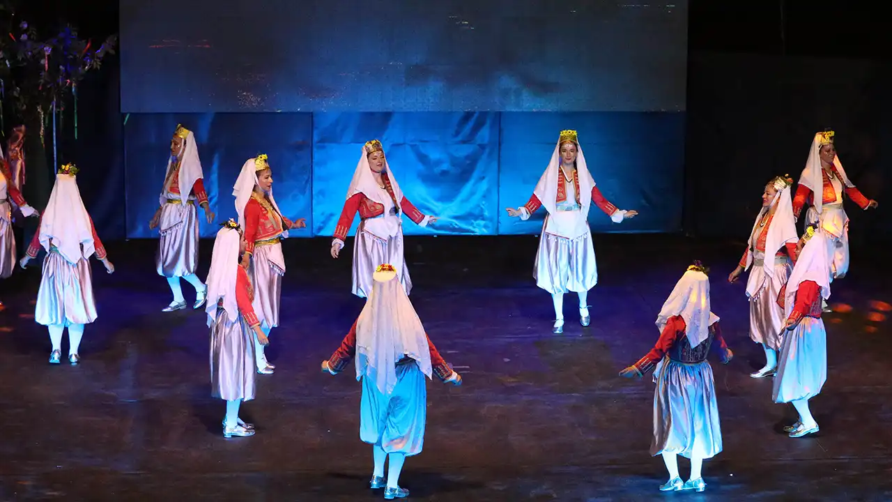 Uşak Öğretmen Dans Gösterisi3