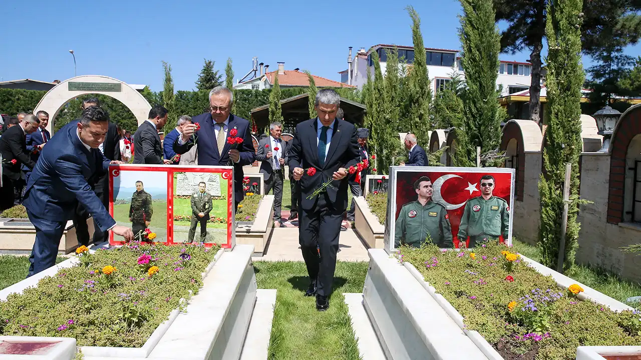 Uşak Şehitlik Protokol Ziyaret1