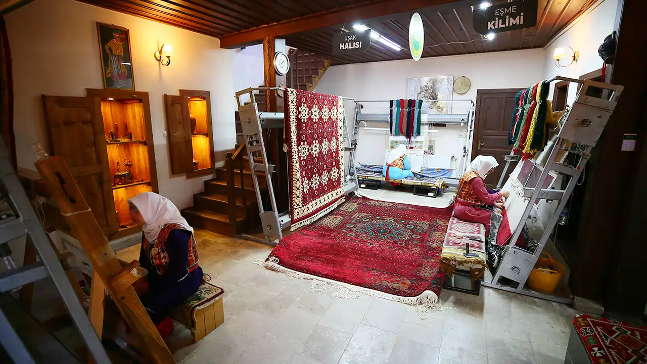 Uşak Ilmek Ilmek Halı Dokuma5