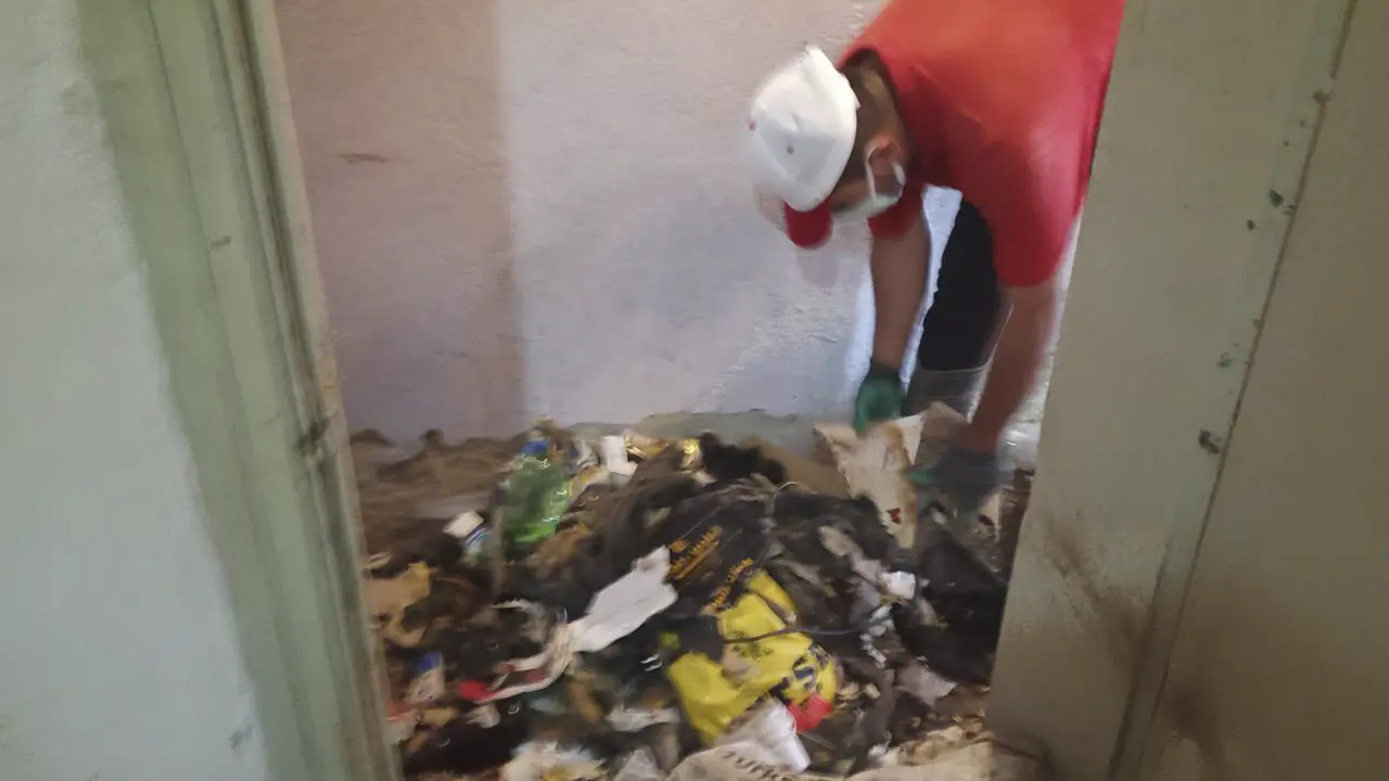 Uşak’ta Çöp Ev Krizi Temizlikle Son Buldu 1