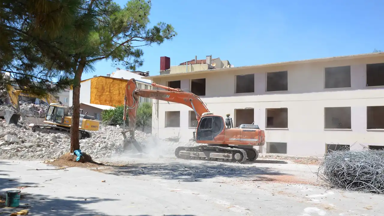23 Nisan Ortaokul Yıkım2