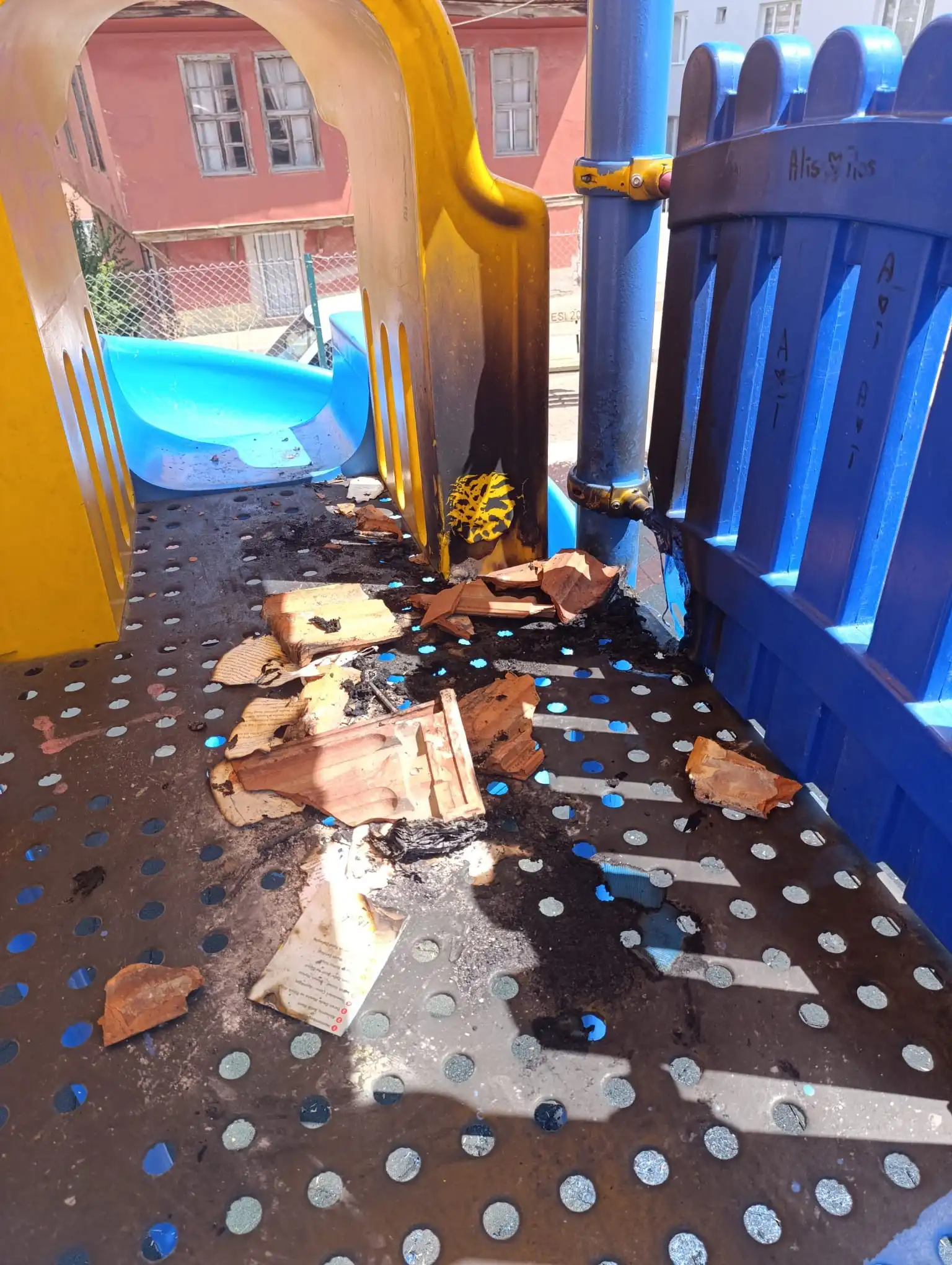 Uşak Çocuk Parkı Kundaklama 1