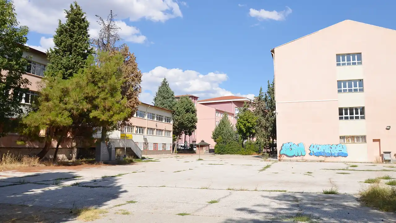 Uşak Okul Bina Çürük3