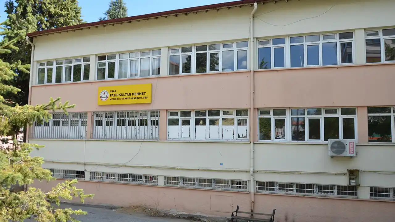 Uşak Okul Bina Çürük4