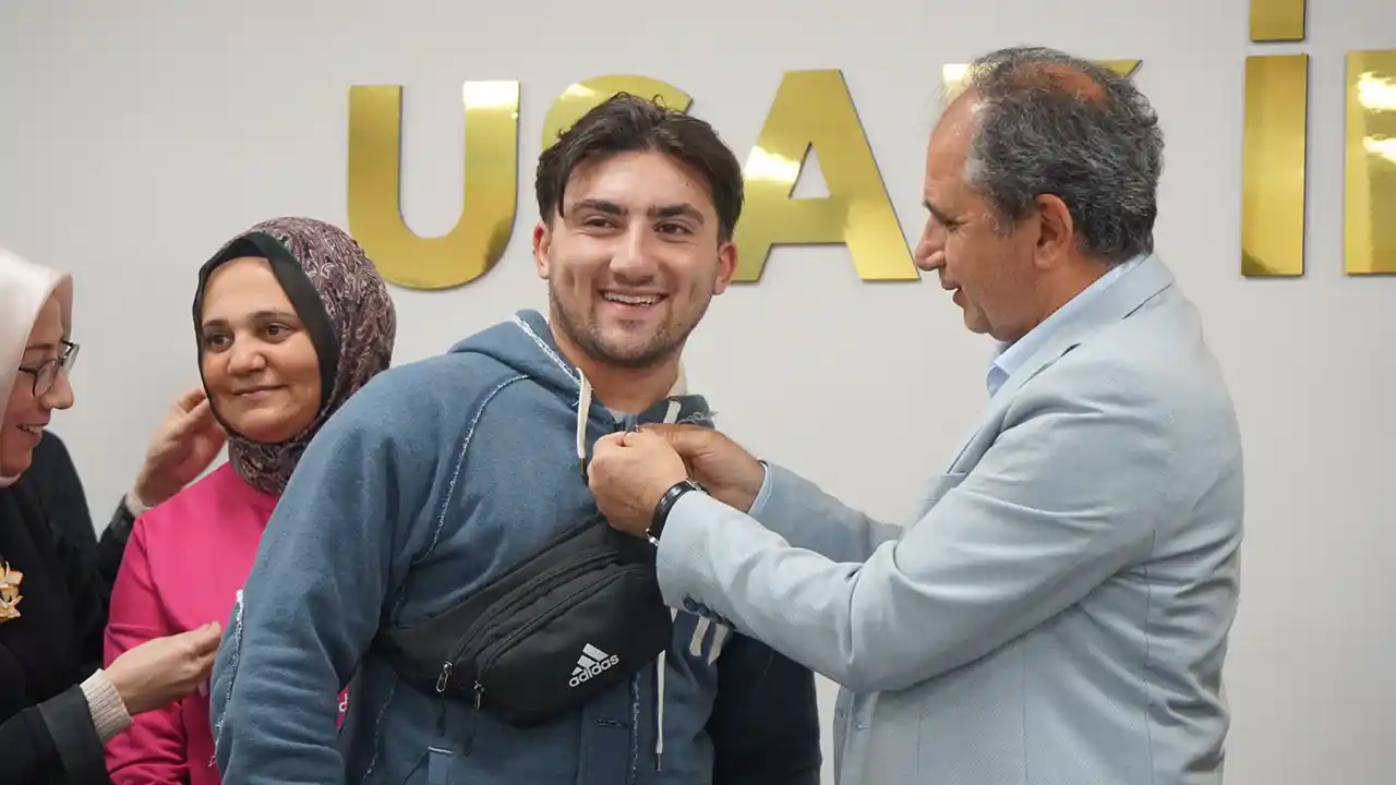 Ak Parti Uşak Yeni Üye2